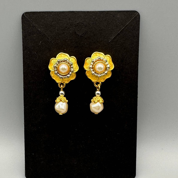 LIZ CLAIBORNE Gold-Tone Faux Pearl Flower Dangle Drop Pierced Earrings EUC - Picture 2 of 7